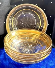Vintage Art Deco salt cellar or small bowl, likely from the 1940s Set Of 4