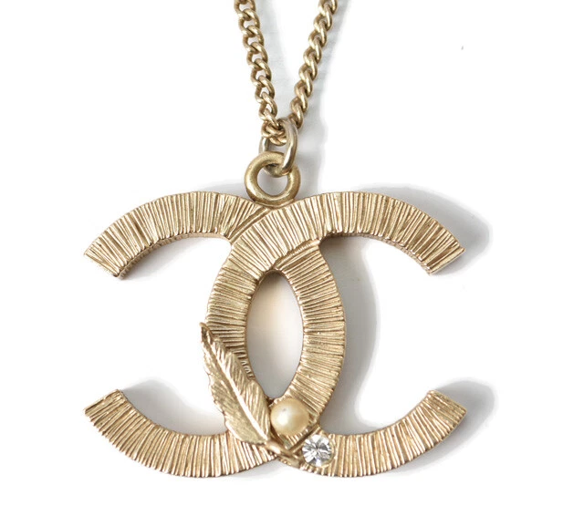 Chanel store necklace 2019