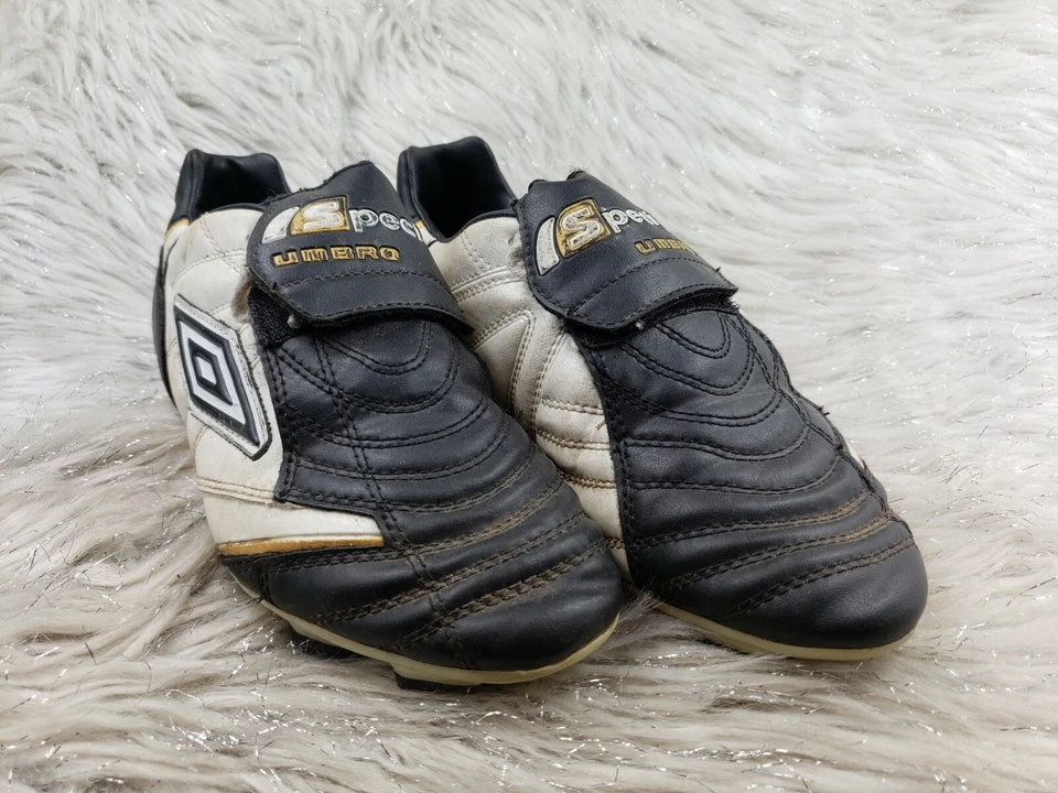 UMBRO SPECIAL Whote Black Soccer Cleats Junior Size 2.5 - Image 3 of 4