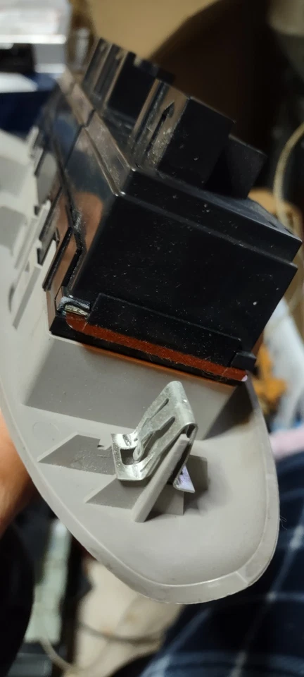 Interruptor ventana eléctrica lado derecho pasajero Toyota Sequoia 01-07 marrón Foto 2 de 4