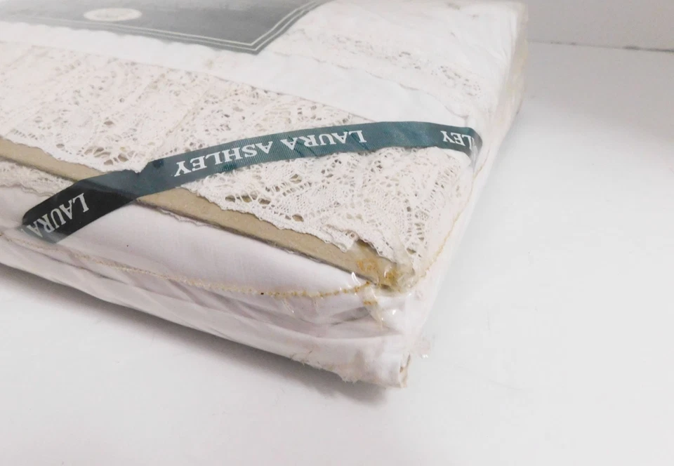 LAURA ASHLEY HOME FULL SHEET SET "BRIDAL LACE" 200 CALE - Image 3 of 4