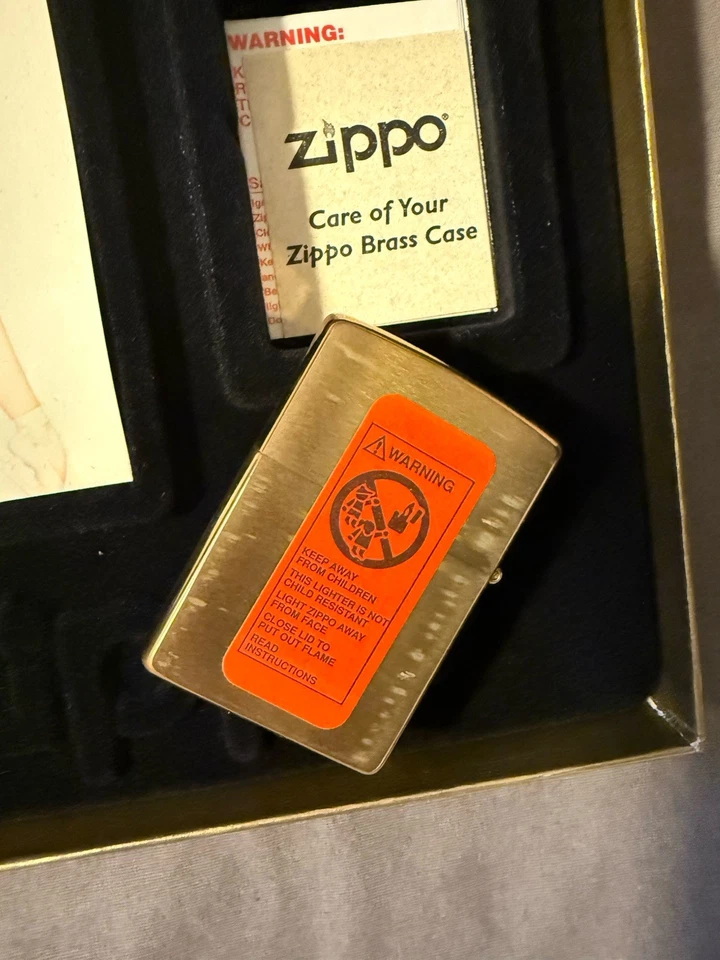 ZIPPO ограниченного тиража Petty зажигалка "Кролик с коньками" новый в коробке сертификат подлинности никогда не ударил  - Изображение 2 из 4