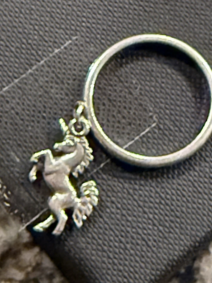 Anillo Unicornio James Avery Retirado Plata de Ley Talla 9 Foto 2 de 2