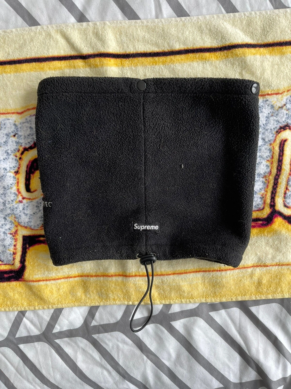 Cornemuse à col Supreme X Polartec noire 100 % authentique