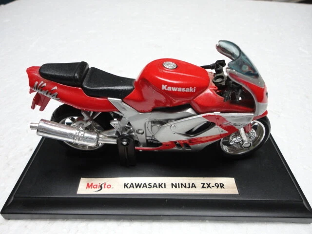 Kawasaki Ninja ZX 9R Red Silver 1 18 SCALE MODEL 1995 MAISTO eBay