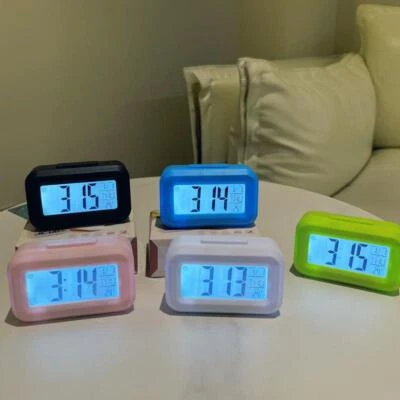 MARKENLOS Mini despertador digital alarma despertador reloj calendario iluminado función de sueño alarma