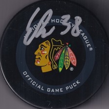 BECKETT ETHAN DEL MASTRO SIGNED CHICAGO BLACKHAWKS REAL GAME MODEL PUCK 2W801463