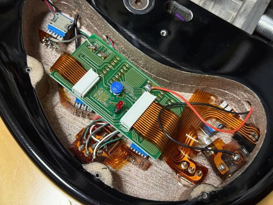 Parker Fly Deluxe Vibrato Black USA Electric Guitar From JAPAN - Image 4 of 4