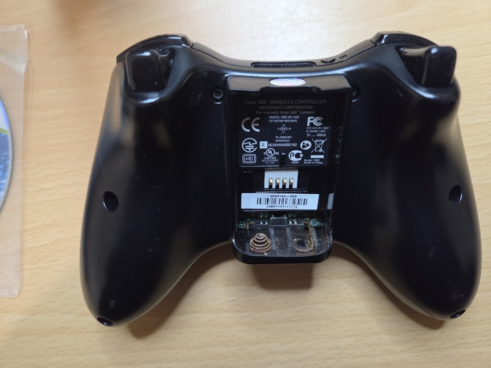 Xbox 360 Slim 250GB Console - Kinect -3X Controllers -Remote Controller ...