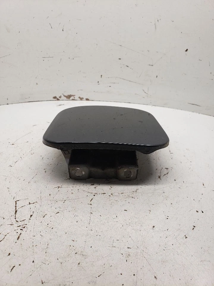RL        2002 Fuel Filler Door 1359370 - Image 3 of 4