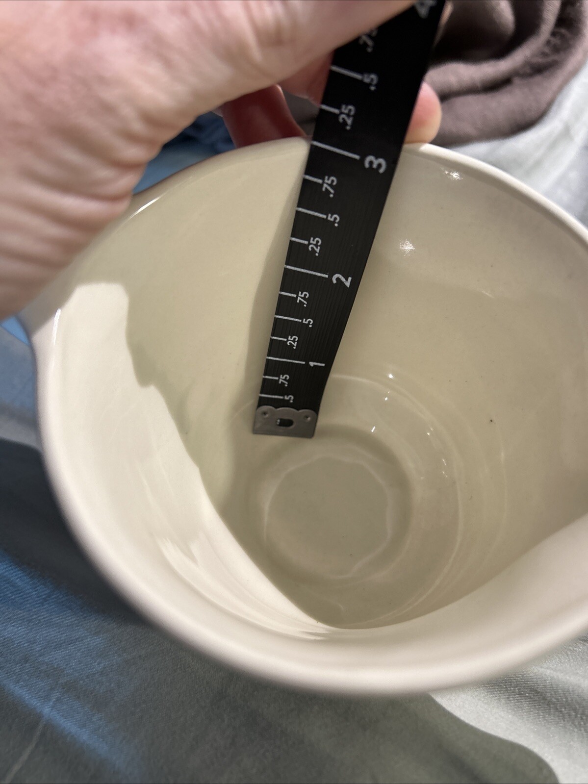 Creamer F50 N6 floral print ceramic bowl with black rim, white interior, and measurement in centimeters.