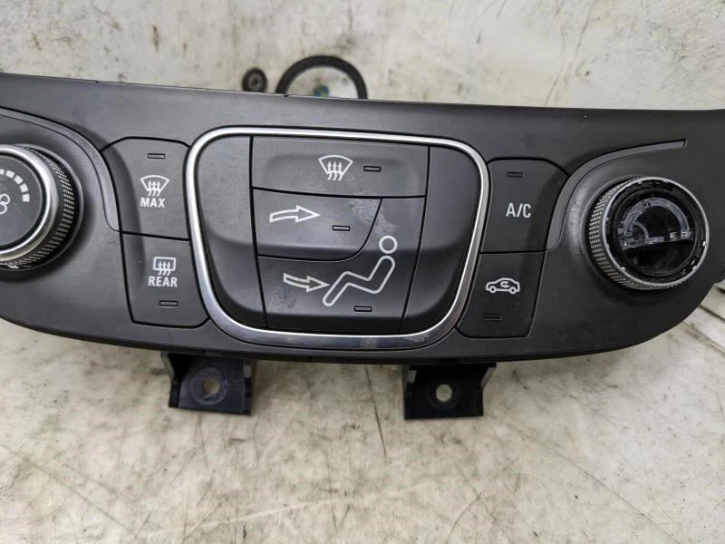 2019-2023 Chevrolet Equinox AC Heater Temp. Climate Control 84422503 OEM *ReaD* Foto 3 de 4