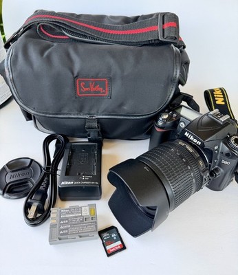 Nikon D90 DSLR Camera w/Nikon 18-105 VR lens, SD card, Nikon battery, Great bag