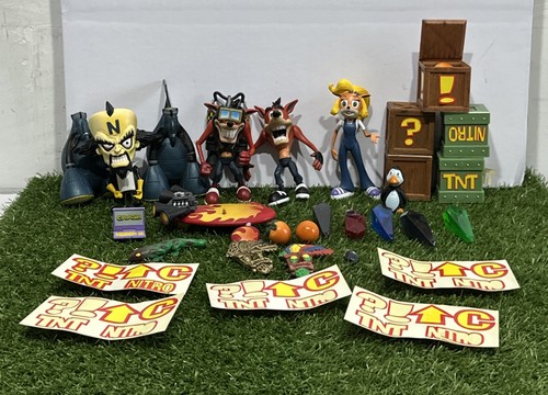 Lot Vtg 1998 Resaurus Crash Bandicoot Toy Action Figures & Accessories Gems