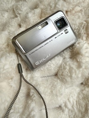 Casio Exilim EX-V8 Silver | Lens Error 2 on Startup | Works | Tested | 