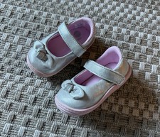 STRIDE RITE SR Lily Mary Janes 4 Silver Kids Shoes  worn once 