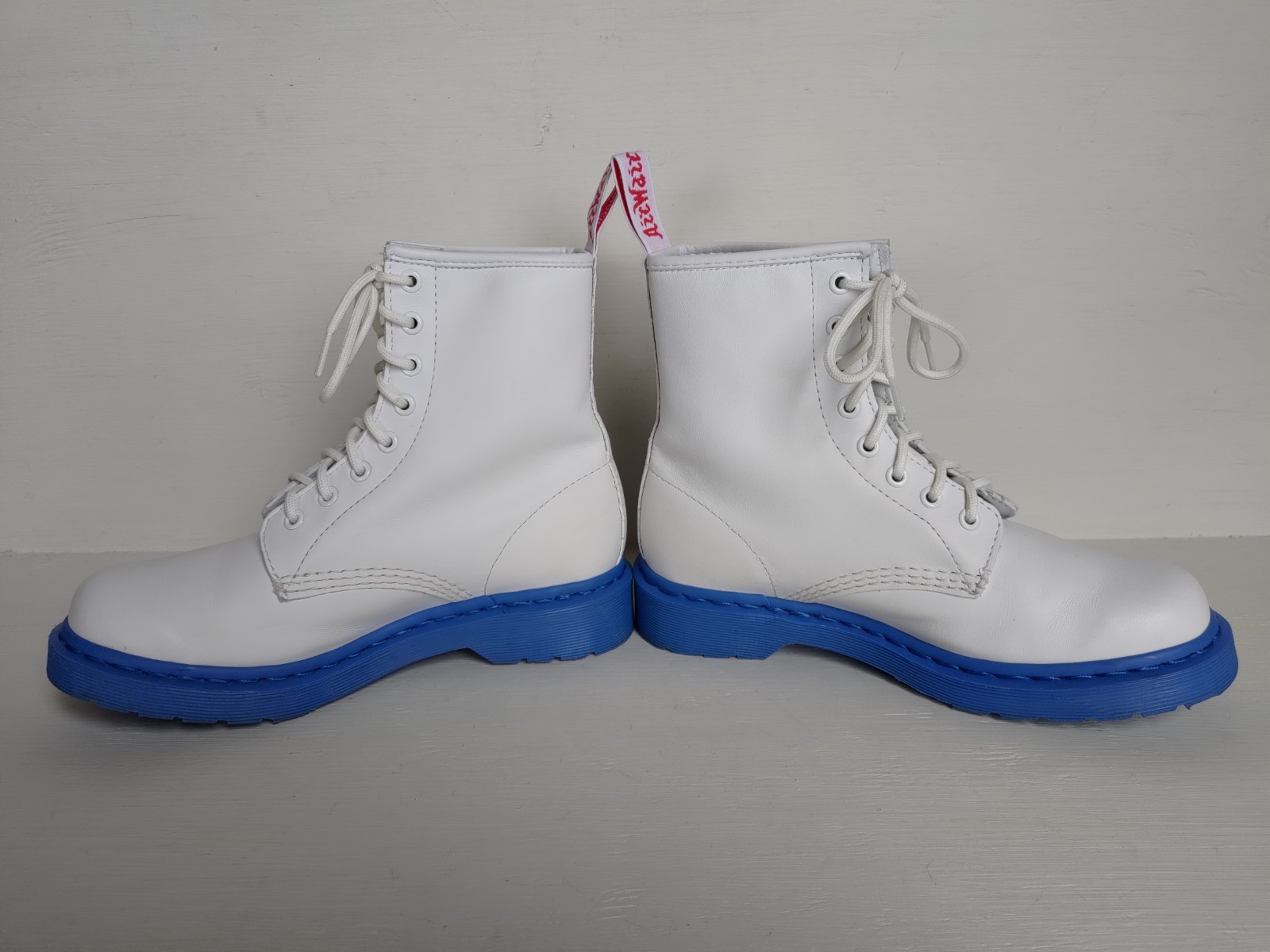 DOC DR. MARTENS HELLO KITTY WHITE SMOOTH LEATHER BOOTS WITH RED BOW SIZE 5UK image 7