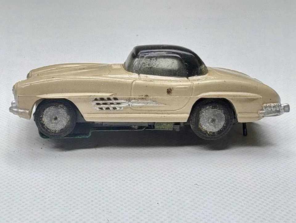 Vintage Lionel Mercedes Benz Beige Slot Car/HO Scale 1960’s - Image 3 of 4