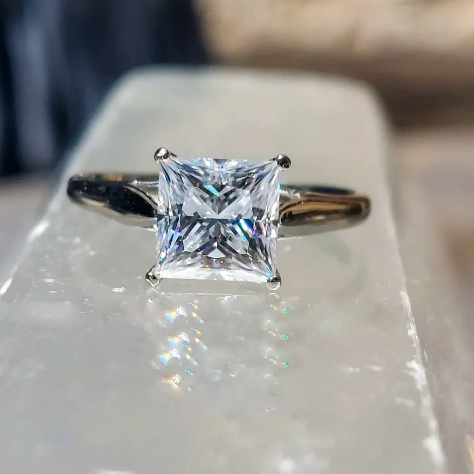 Estate ring ,10k white gold ring ,2 ct certified. princess cut. Engagement ring - Image 3 of 4