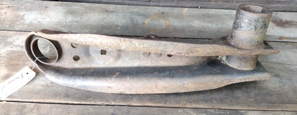 Conjunto de brazo de control inferior Chrysler Imperial 1962-66 lado izquierdo 1858161 nuevo en stock Foto 2 de 3