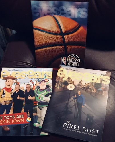3 Disney Castmember "Eyes and Ears" Magazine NBA Experience, The Toys are Back - Bild 1 von 6