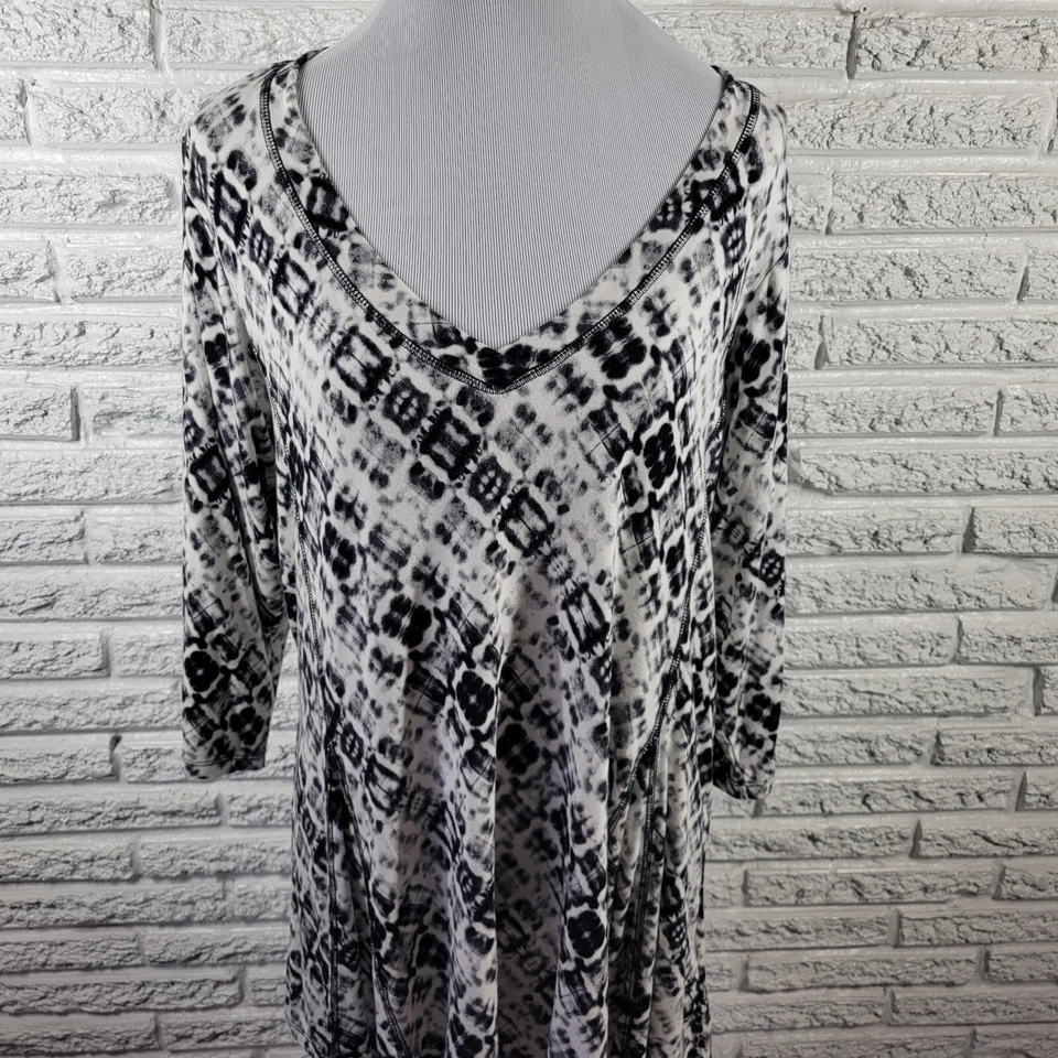Top túnica rosa oliva para mujer 1X Plus manga 3/4 negro blanco tie dye rayón spandex Foto 3 de 4