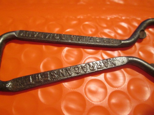 Vtg NARRAGANSETT BREWING COMPANY BEER Bottle Cap Opener Advertising Key Chain - Picture 3 of 3