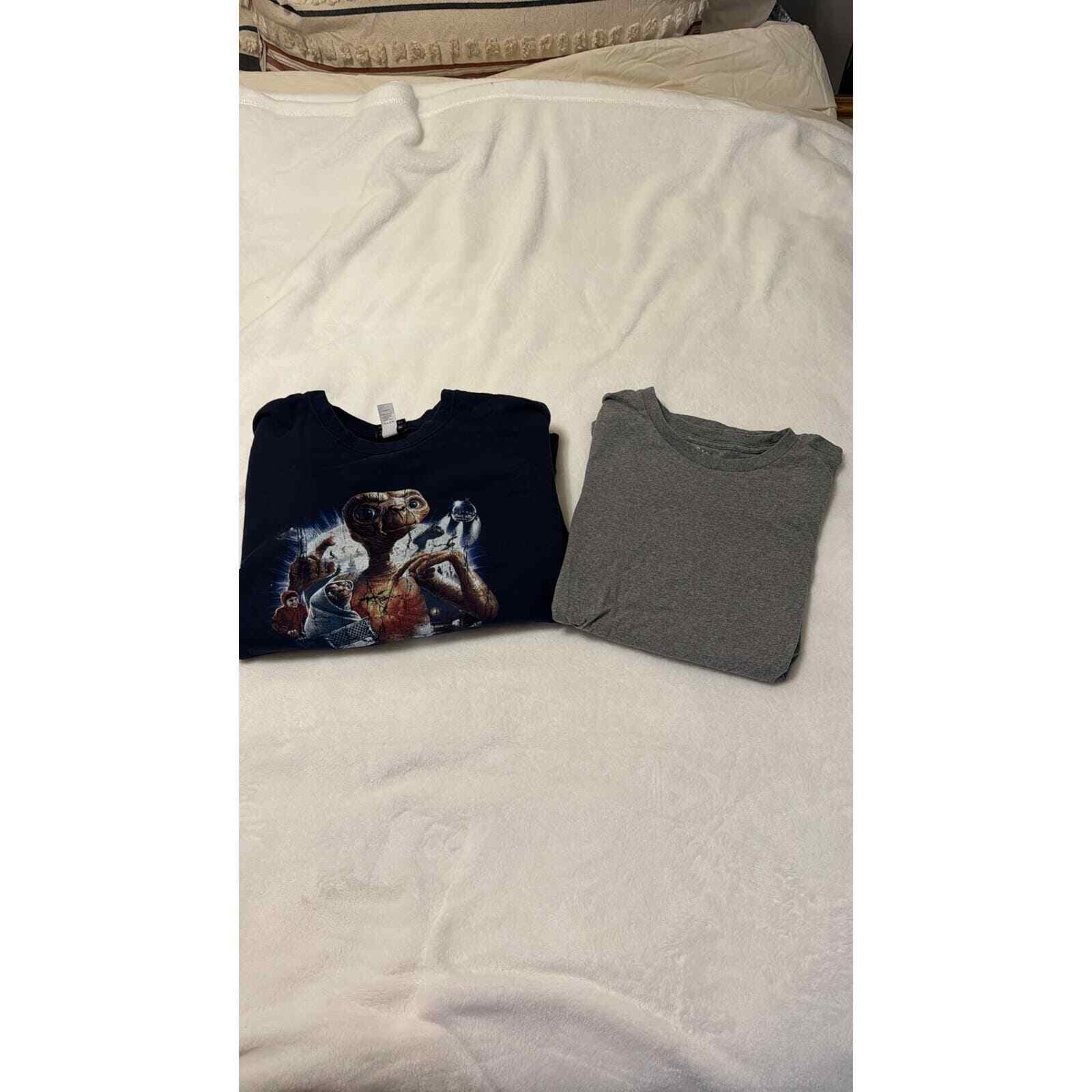 Size M E.T. Universal Studios and Gap - image 6