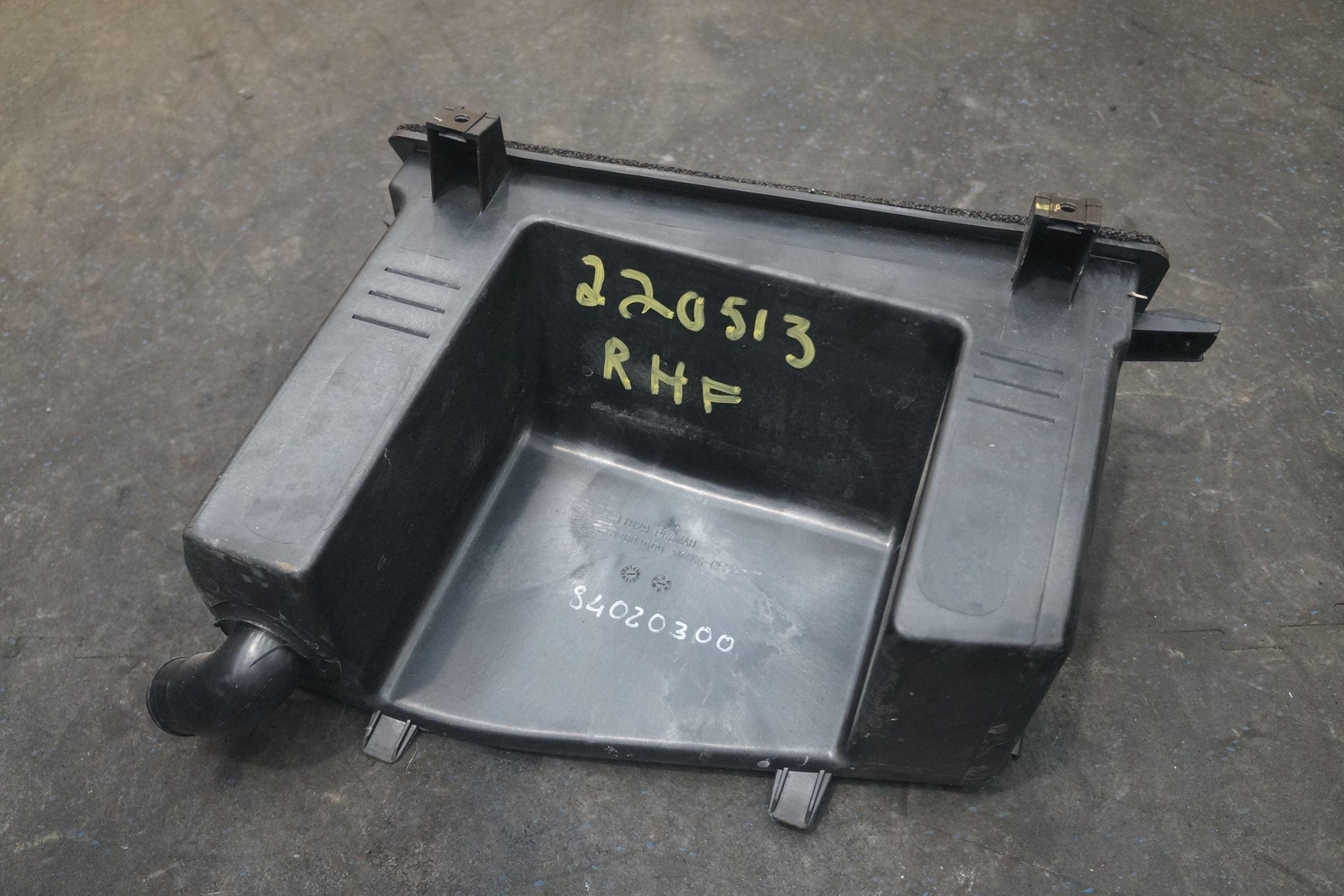 Front Battery Bracket AC Unit Air Intake Undertray 84020300 OEM Ferrari FF 2014