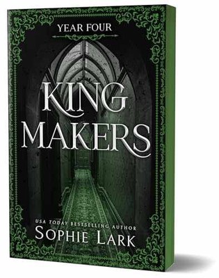 Kingmakers: Year Four (Deluxe Edition) - Paperback, by Lark Sophie - Very Good