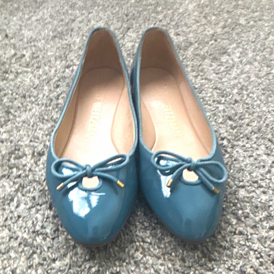 Stuart Weitzman Blue Patent Leather Ballet Flats Bow Round Toe Slip On 8 M