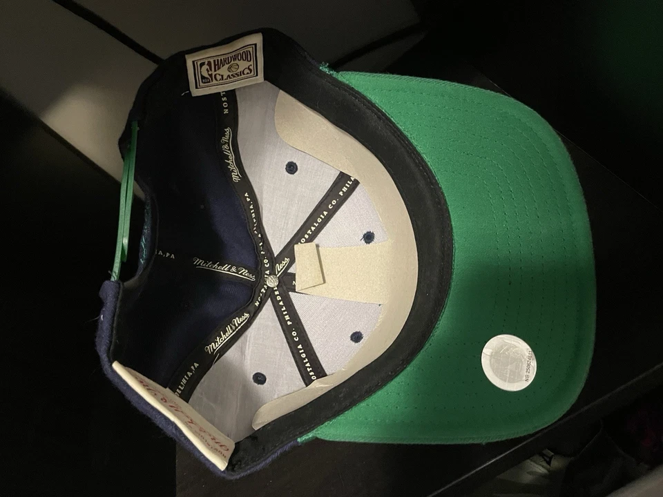 Mitchell & Ness Dallas Mavericks Shark Tooth SnapBack - Изображение 3 из 4