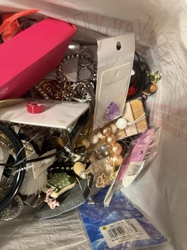 7 + Lbs Scrap Junk Costume Jewelry Beads Vtg Lot  Modern for Crafting Box A020