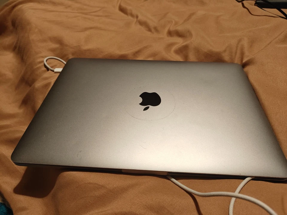Apple MacBook Pro 13" M1 · 8GB · 256GB, photo 2 of 5