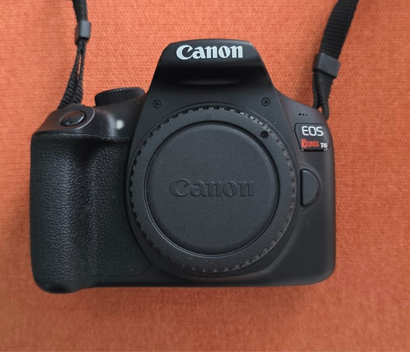 Canon EOS Rebel T6 18.0MP Digital SLR Camera Lightly Used