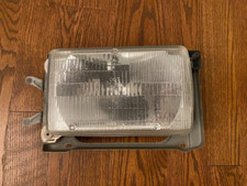 1986 - 1988 Vw Volkswagen Quantum Syncro Oem Glass Passenger Headlight Bracket