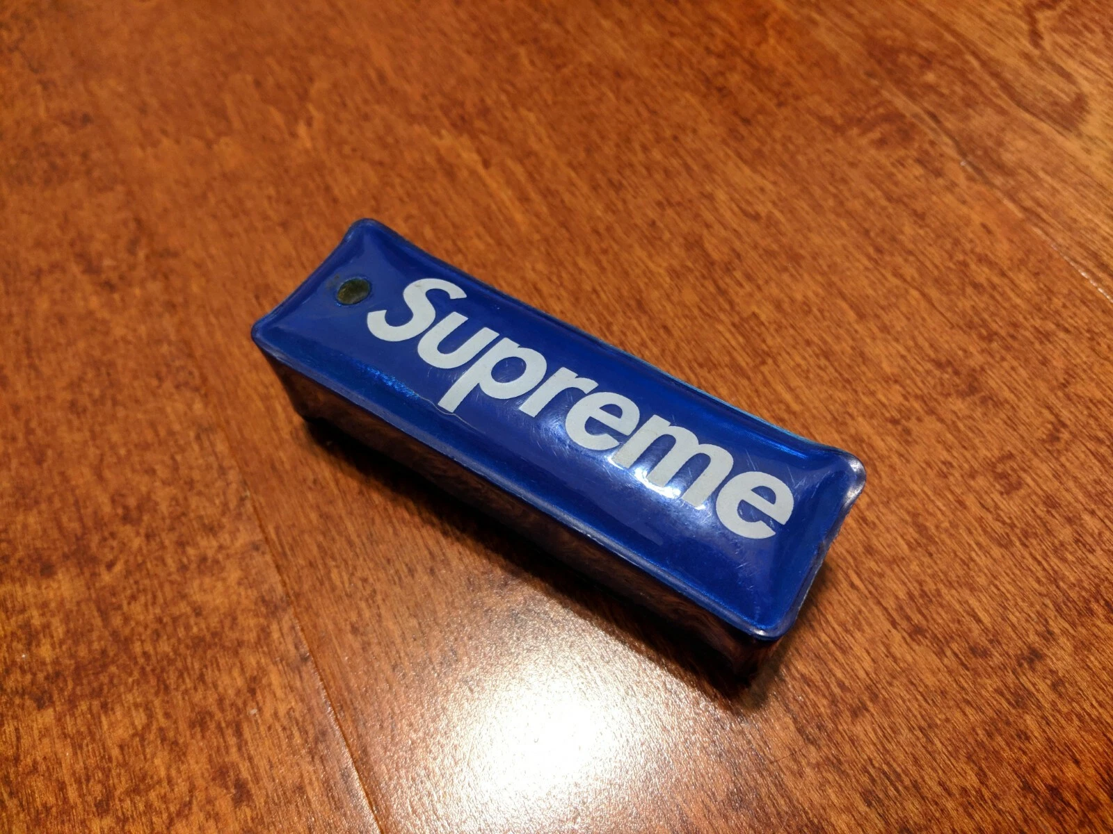 Porte clés réfléchissant Supreme Box Logo Puffy 3M bleu FW14 flottant CDG TNF 