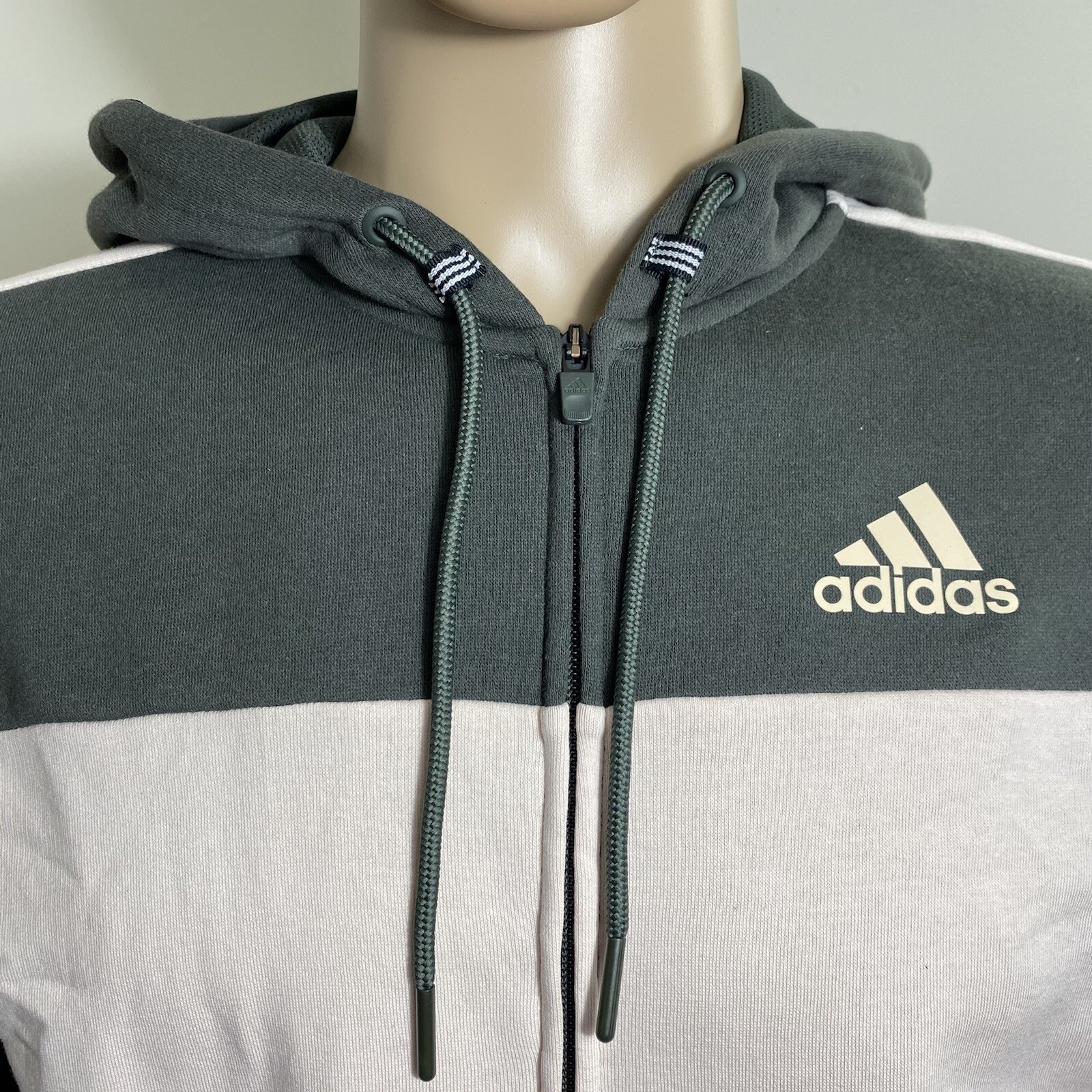 Giacca con cappuccio Adidas uomo post gioco cerniera intera pile