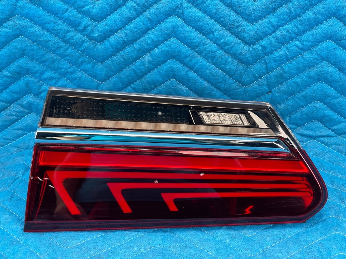 Lexus LS500 LS500h Rear Lamp Tail Light (on lid) Passenger's Side