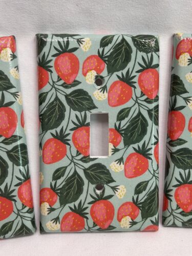 Lotto 3 Copri Interruttore Presa Fragola Vintage Frutta Floreale Resina Cottagecore - Foto 3 di 4