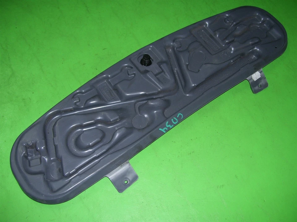 BMW 325i Jack Rueda de repuesto Tapa de neumático Compartimento Cubierta Almacenamiento Maletero TRIM 2003 OEM Foto 2 de 3