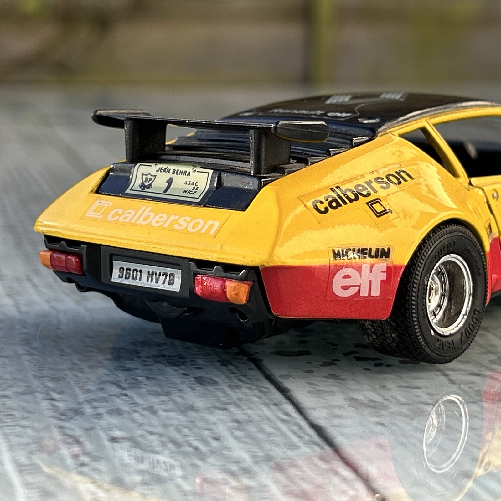 EIDAI ALPINE RENAULT A310 V6 RALLYE JEAN BEHRA 1977 G FREQUELIN #1 DIECAST 1:28
