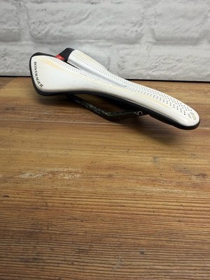 BONTRAGER Paradigm XXX カーボンサドル138㎜ 138mm Bontrager Paradigm XXX Carbon Rail Road Saddle With Light