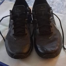 Nike Varsity Compete Men's Black Low Top Lace Up Athletic Running Sneakers