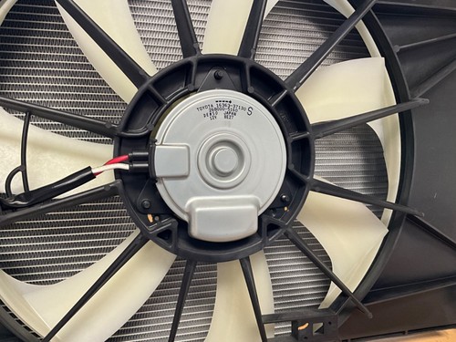 2020-2022 TOYOTA COROLLA 1.8L ENGINE RADIATOR, CONDENSER, FAN MOTOR, GENUINE. - Foto 3 di 7