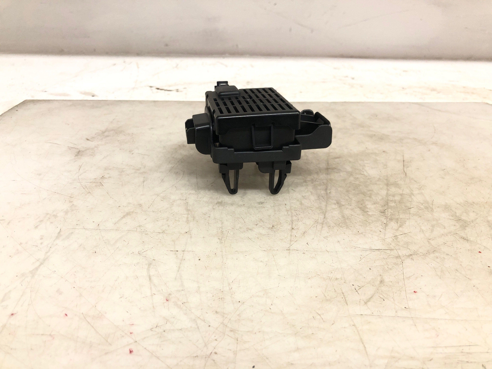 2016-2020 BENTLEY BENTATGA REAR CHARGING STATION CONTROL MODULE UNIT 36A907813