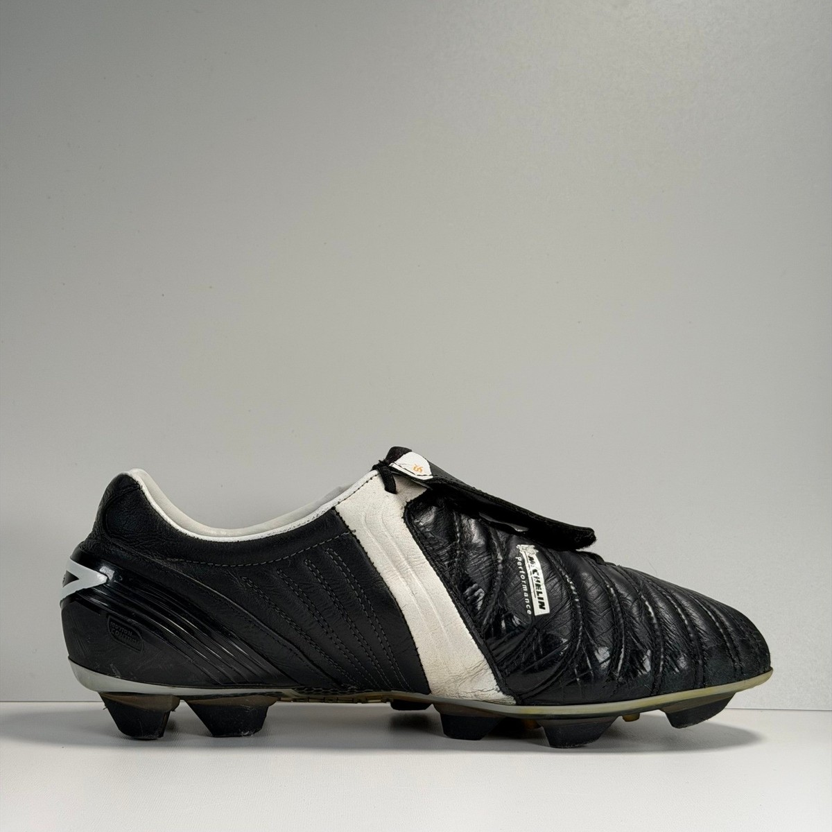 Umbro SX Valor II Ultra Soccer Boots Mens 10.5 Black/White Leather