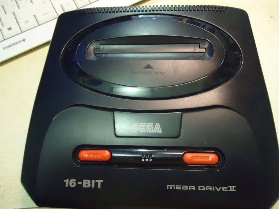 Sega Megadrive 2 II Consola probada ok sin nada mas Pal España. - Imagen 1 de 4
