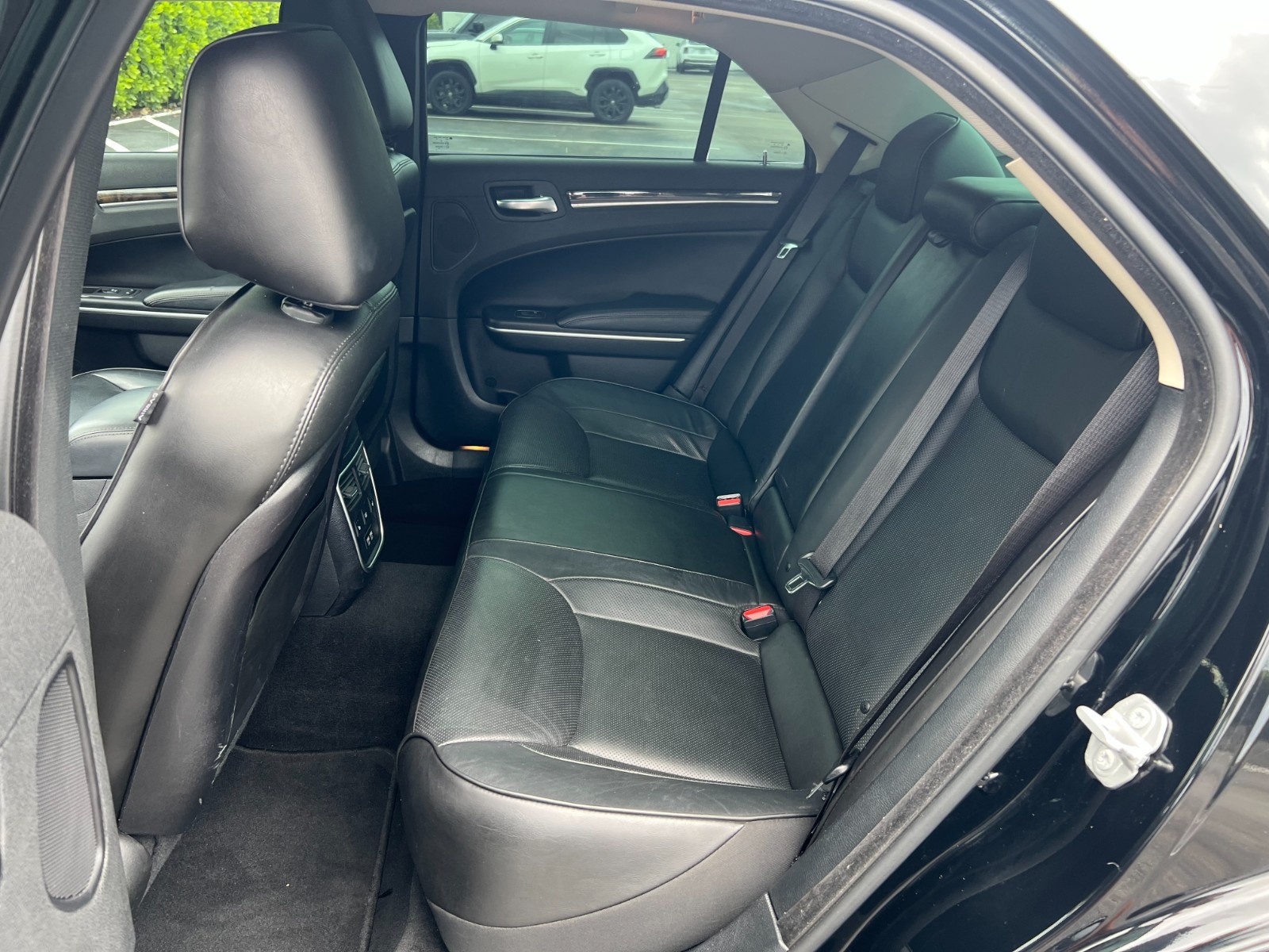 Chrysler 300 Series - Image 22
