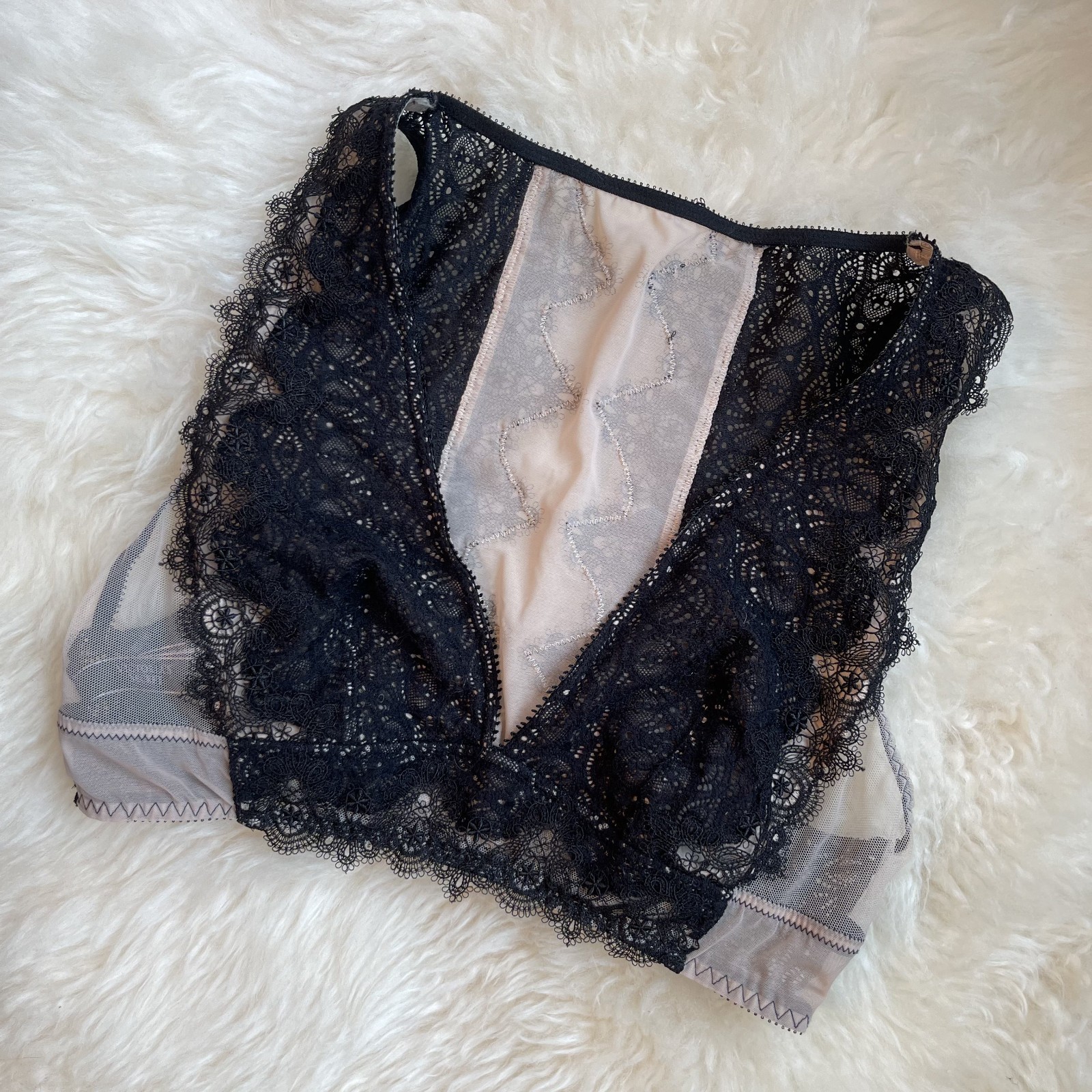 Victoria's Secret Dream Angels Deep Plunge Black Lace Nude Mesh Bralette Size M